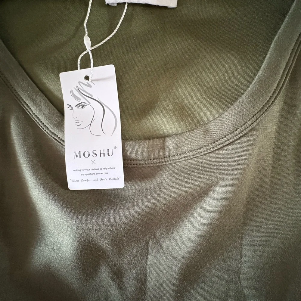 NWT-XL Olive Green
Crewneck side split
2026 season Long Sleeve 
Sweatshirt Top - Picture 4 of 5